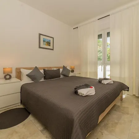 Stichling Apartment *